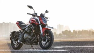 QJ Motor SRK 400: जबरदस्त लुक और पावर के साथ 3.59 लाख में लॉन्च, देखें फीचर्स