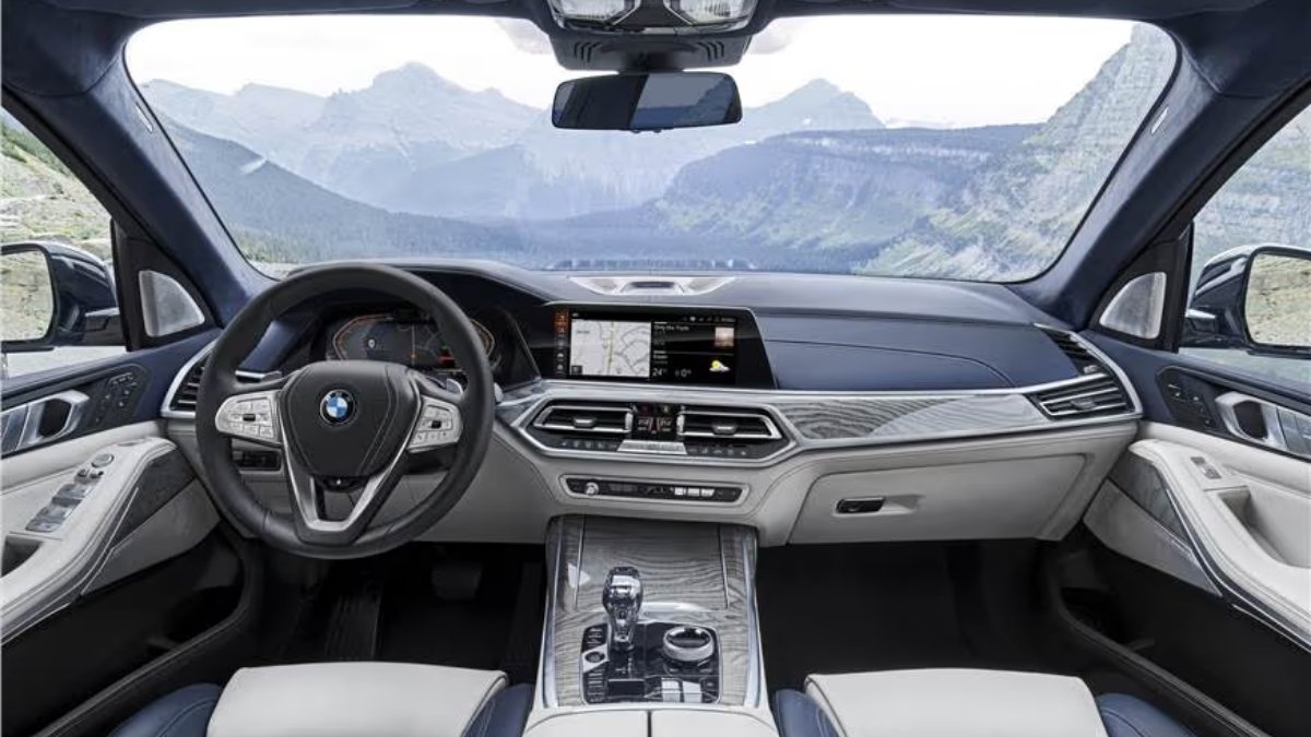 BMW X7: कीमत 1.27 करोड़, 21-इंच अलॉय व्हील्स और 245kmph टॉप स्पीड के साथ