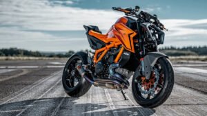 20 लाख की KTM 1390 Super Duke R दमदार इंजन, 250kmph टॉप स्पीड और जबरदस्त लुक्स के साथ