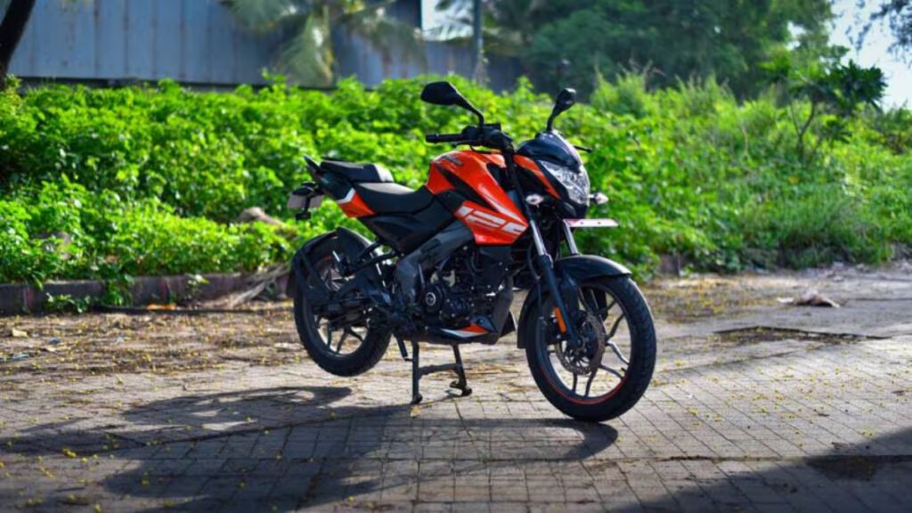 1.05 लाख में स्पोर्टी स्टाइल और भरोसेमंद परफॉर्मेंस, जानिए Bajaj Pulsar NS125 के टॉप फीचर्स