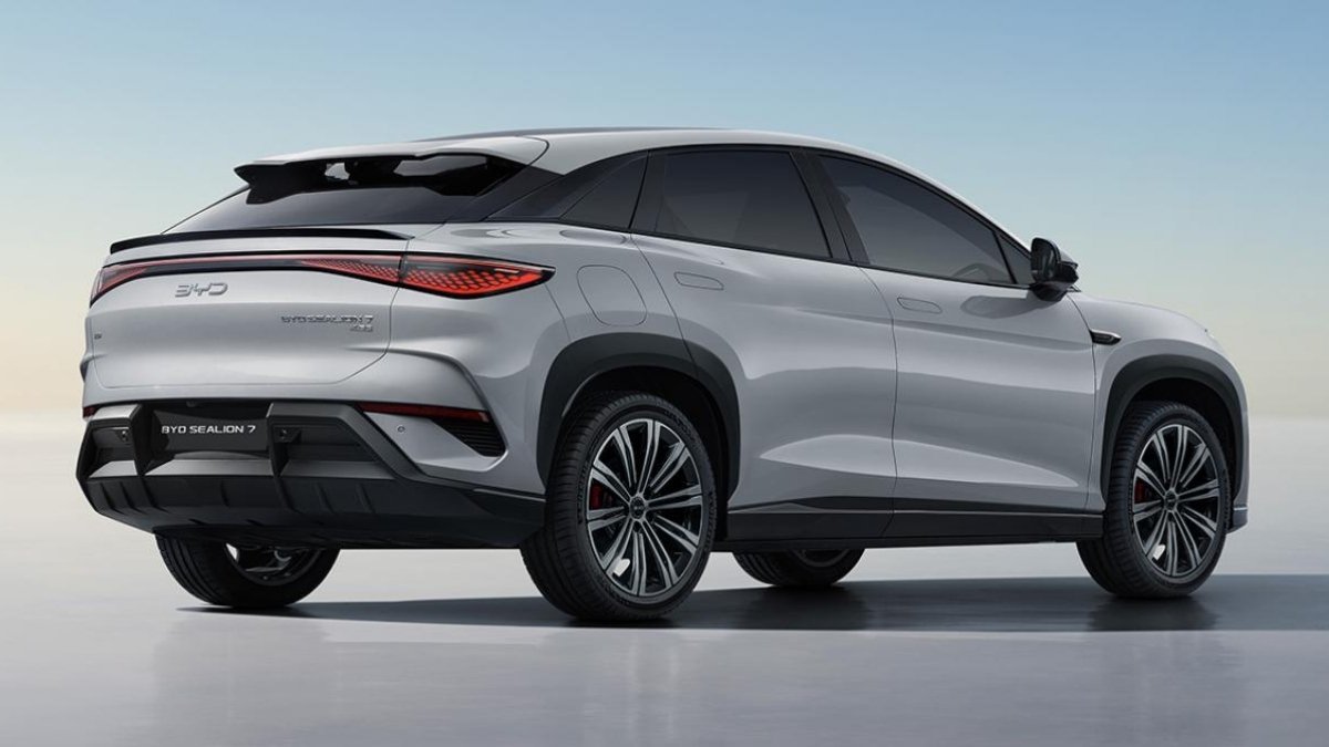 BYD Sealion 7: 45 लाख में मिले 567km की रेंज और 11 एयरबैग वाली सेफ इलेक्ट्रिक SUV
