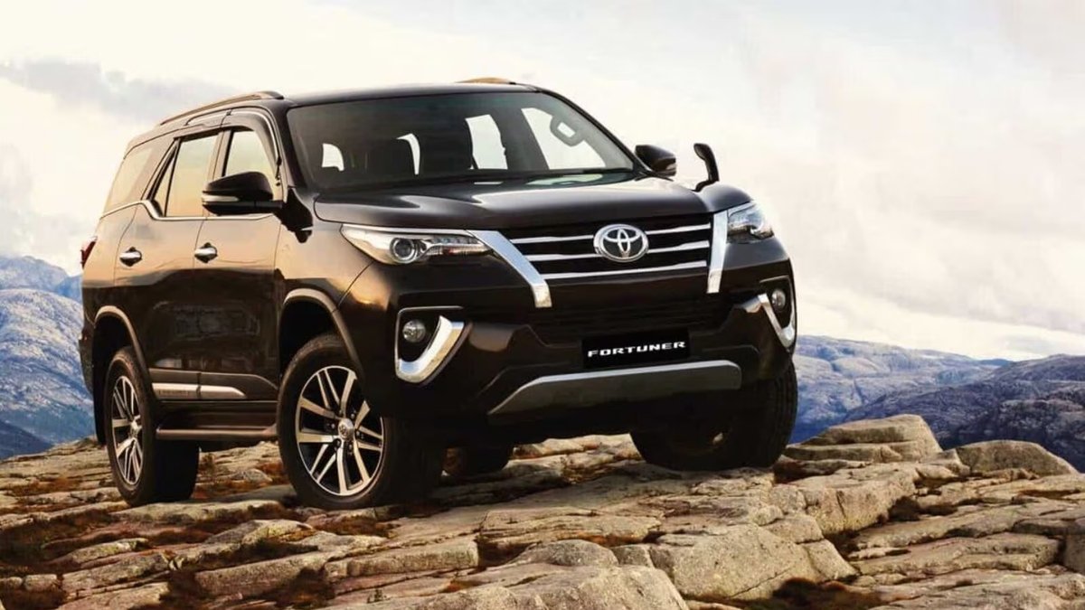 Toyota Fortuner अब और भी दमदार: 7 सीटर, 4WD ऑप्शन और 33.43 लाख की शुरुआती कीमत