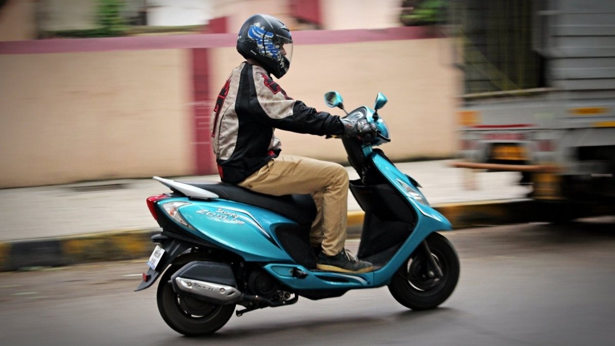 TVS Zest 110: स्कूटर 73,000 में, हल्की बॉडी, दमदार माइलेज और फीचर्स से भरपूर