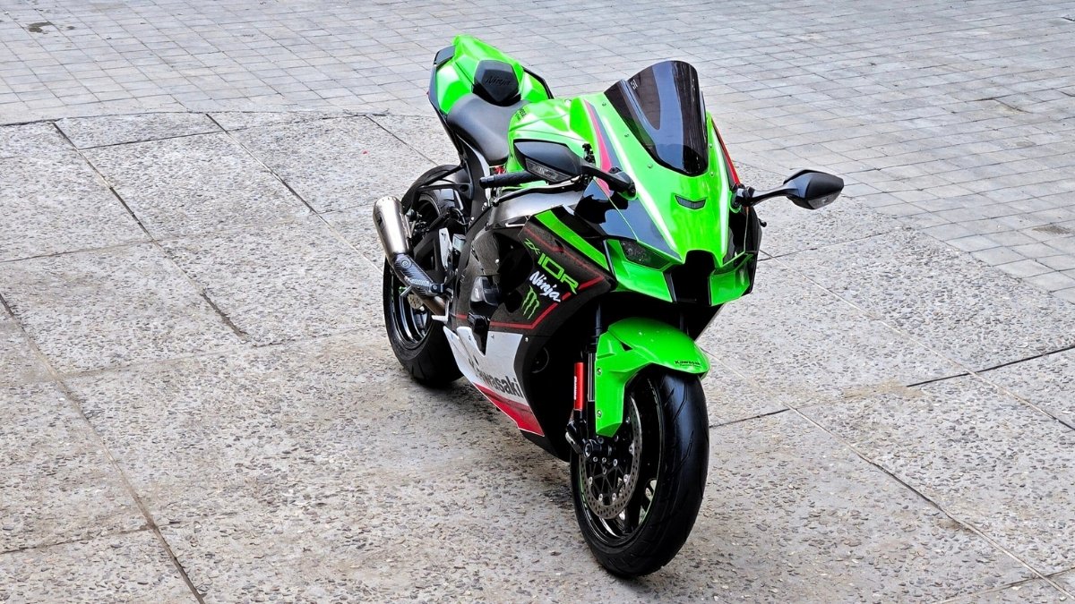 Kawasaki Ninja ZX-10R: लॉन्च 15.99 लाख की कीमत में 998cc पावर और 299 किमी/घंटा की रफ्तार