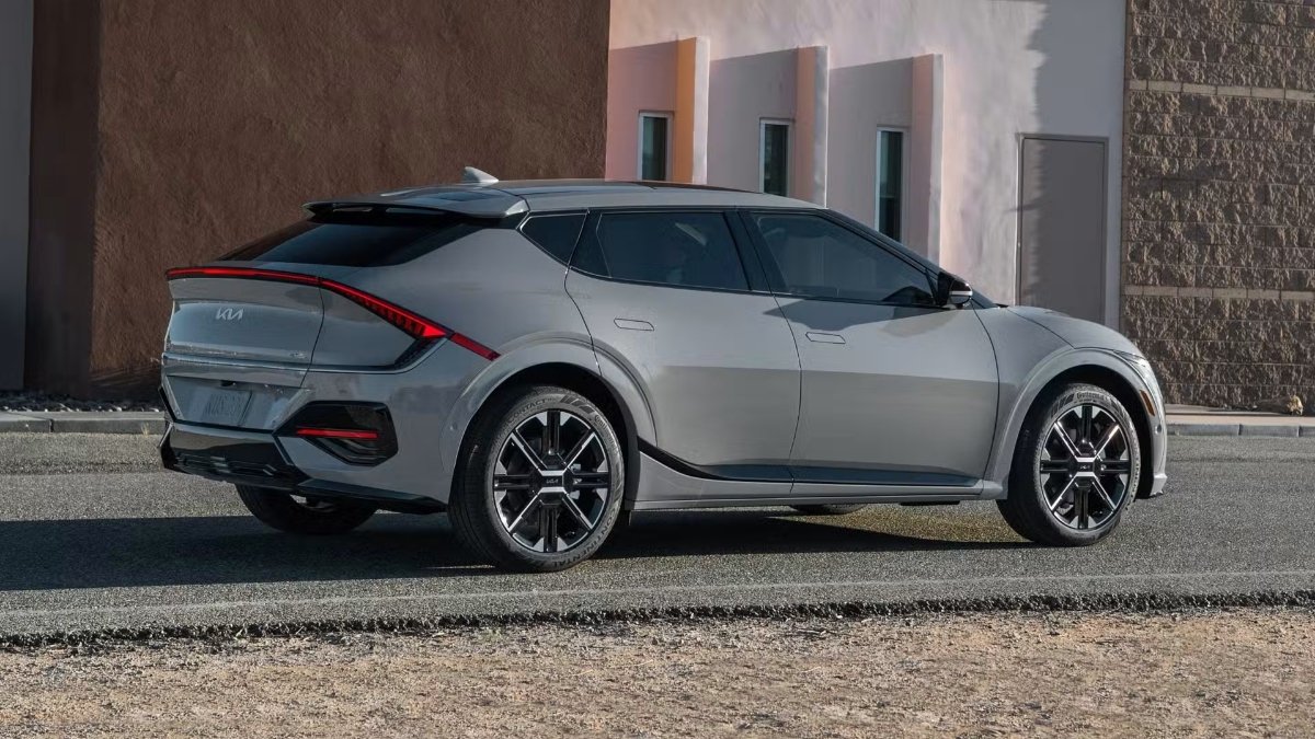 Kia EV6: सिर्फ 60.95 लाख में 663 KM की रेंज वाली लग्ज़री इलेक्ट्रिक SUV