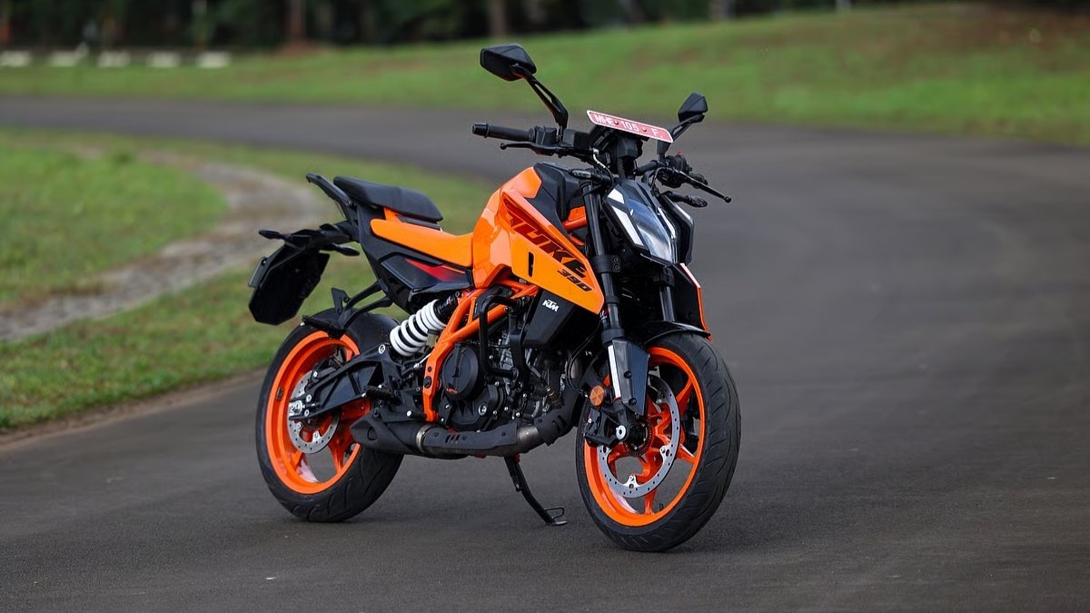 KTM 390 Duke 2025: 3.39 लाख में मिले दमदार 398cc इंजन और 45bhp पावर