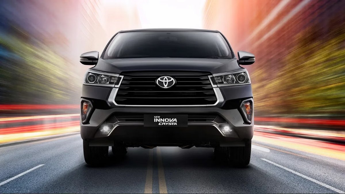 Toyota Innova Crysta: कीमत, फीचर्स और आपकी हर जरूरत के लिए परफेक्ट कार