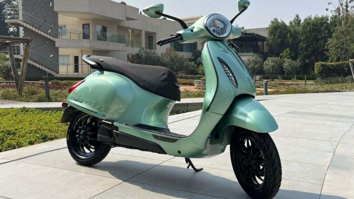 Bajaj Chetak Electric स्कूटर: 1.15 लाख में स्टाइल, सेफ्टी और स्मार्ट फीचर्स का परफेक्ट पैकेज