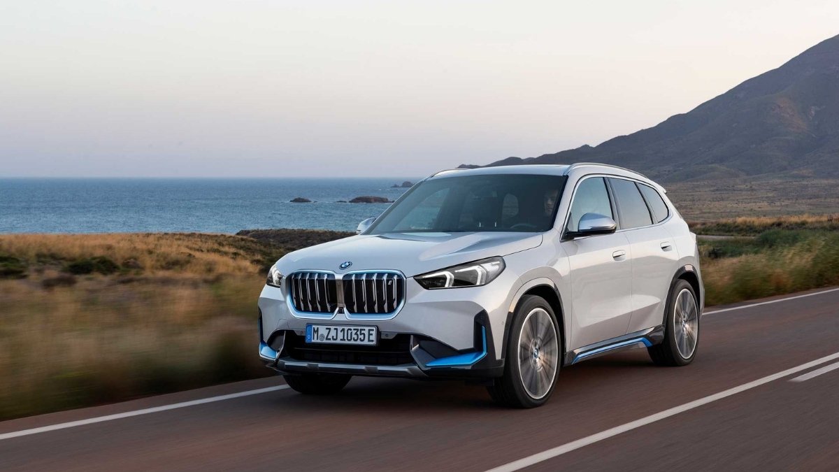 BMW X1: 49.50 लाख में मिल रही है रॉयल लुक, 20.37 kmpl माइलेज और शानदार फीचर्स वाली SUV