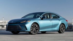 Toyota Camry 2025: आई धमाकेदार अंदाज़ में जानें कीमत 46.17 लाख से और लग्ज़री फीचर्स