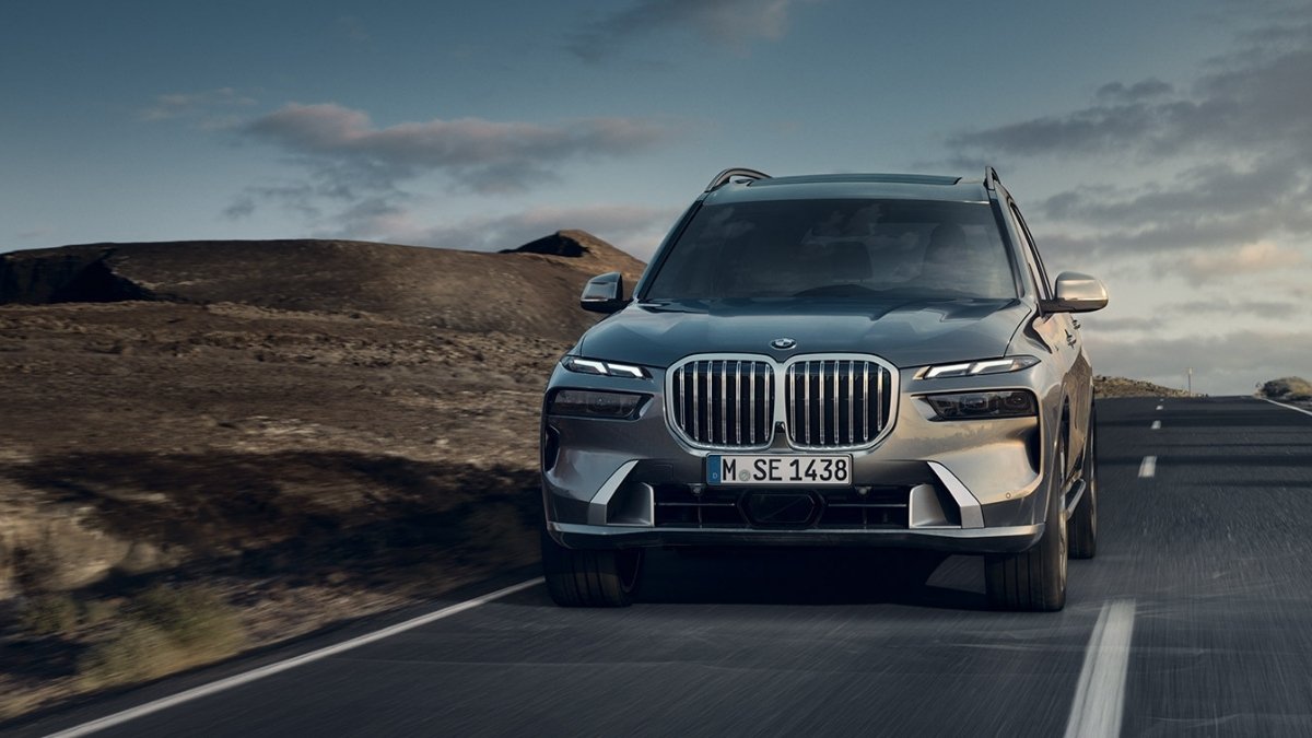 BMW X7: कीमत 1.27 करोड़, 21-इंच अलॉय व्हील्स और 245kmph टॉप स्पीड के साथ