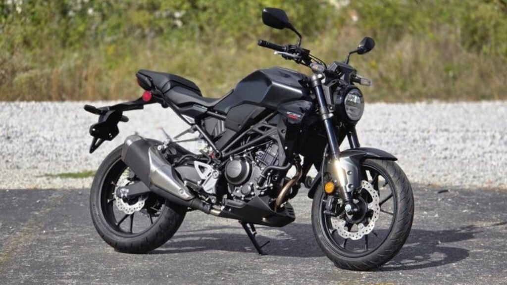 2.40 लाख की Honda CB300R, 150kmph टॉप स्पीड और LED हेडलाइट जैसे धमाकेदार फीचर्स