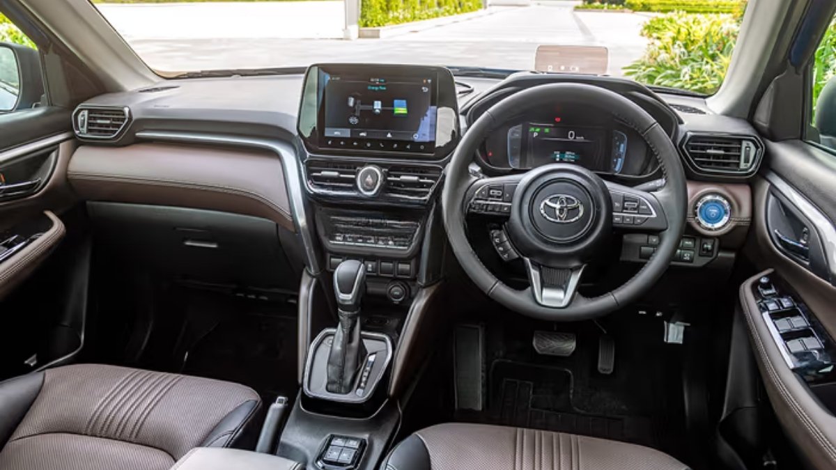 Toyota Urban Cruiser Hyryder: सिर्फ 11.14 लाख से शुरू, देती है 27.97 kmpl माइलेज और दमदार फीचर्स