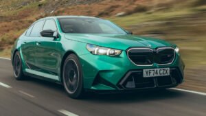 BMW M5: 1.80 करोड़ में मिले 717 bhp की पावर और 49.75 kmpl का माइलेज