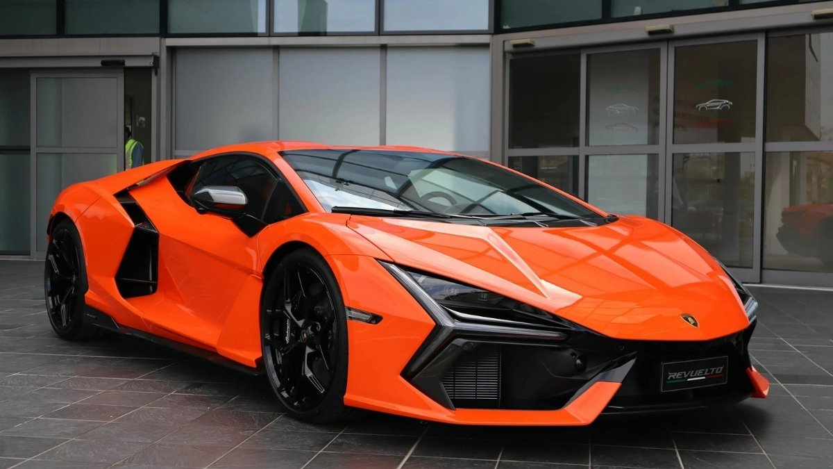 Lamborghini Revuelto: 1001 बीएचपी पावर के साथ सुपरकार, जानिए कीमत और खास फीचर्स