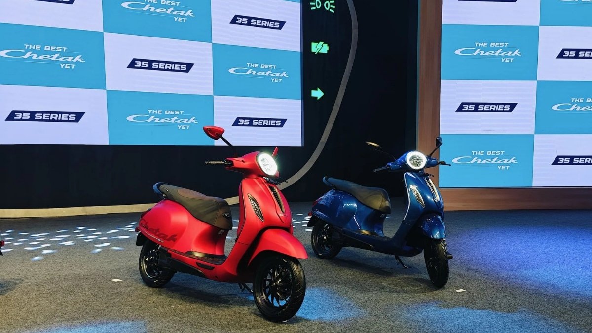Bajaj Chetak: इलेक्ट्रिक स्कूटर, 1.15 लाख में 63km/h की रफ्तार और 3.25 घंटे में चार्जिंग