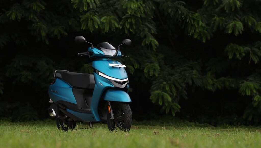 TVS Jupiter 2025: दमदार 113cc इंजन, LED लाइट्स और 33L स्टोरेज सिर्फ ₹75,000 में