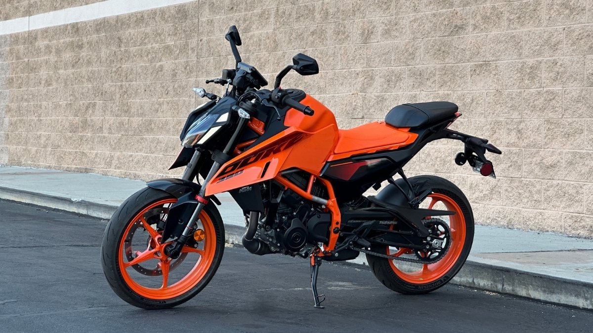 KTM 390 Duke 2025: 3.39 लाख में मिले दमदार 398cc इंजन और 45bhp पावर