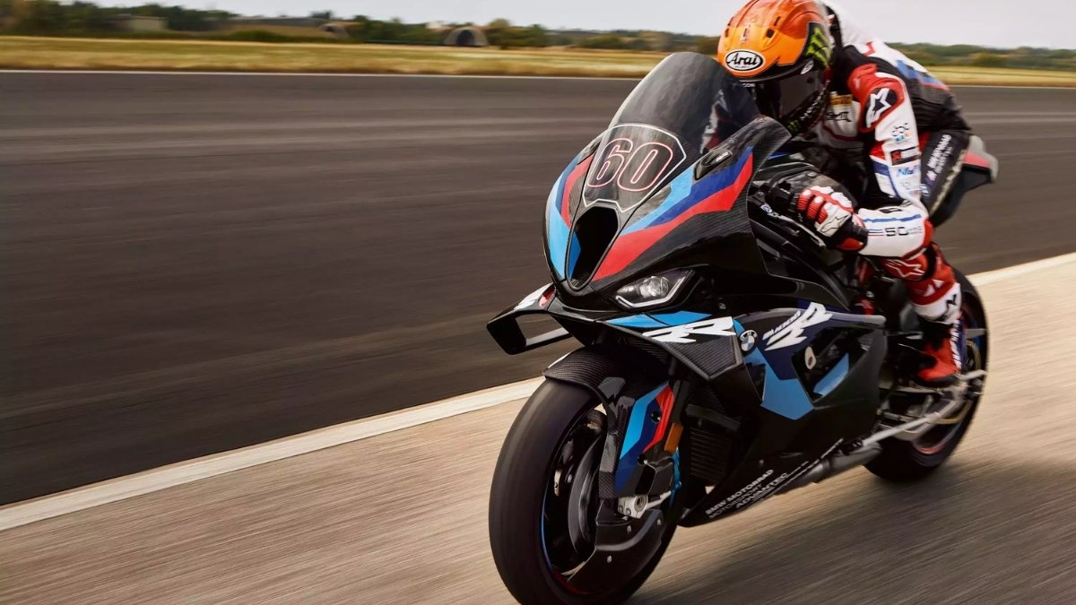 50 लाख की BMW M 1000 RR, 306 kmph की रफ्तार और 209 bhp की पावर के साथ लॉन्च