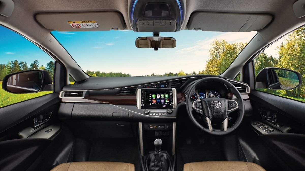 Toyota Innova Crysta: कीमत, फीचर्स और आपकी हर जरूरत के लिए परफेक्ट कार