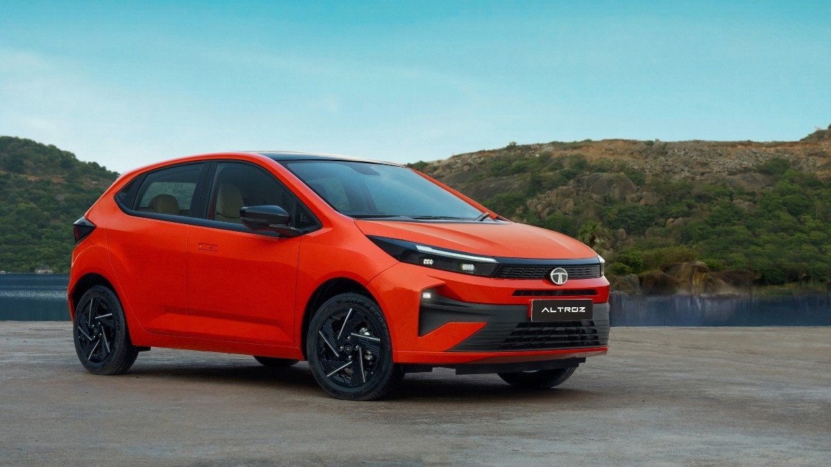 Tata Altroz 2025: 6.64 लाख में मिले 86bhp पावर, 345 लीटर बूट स्पेस और सनरूफ जैसी लग्ज़री सुविधाएं