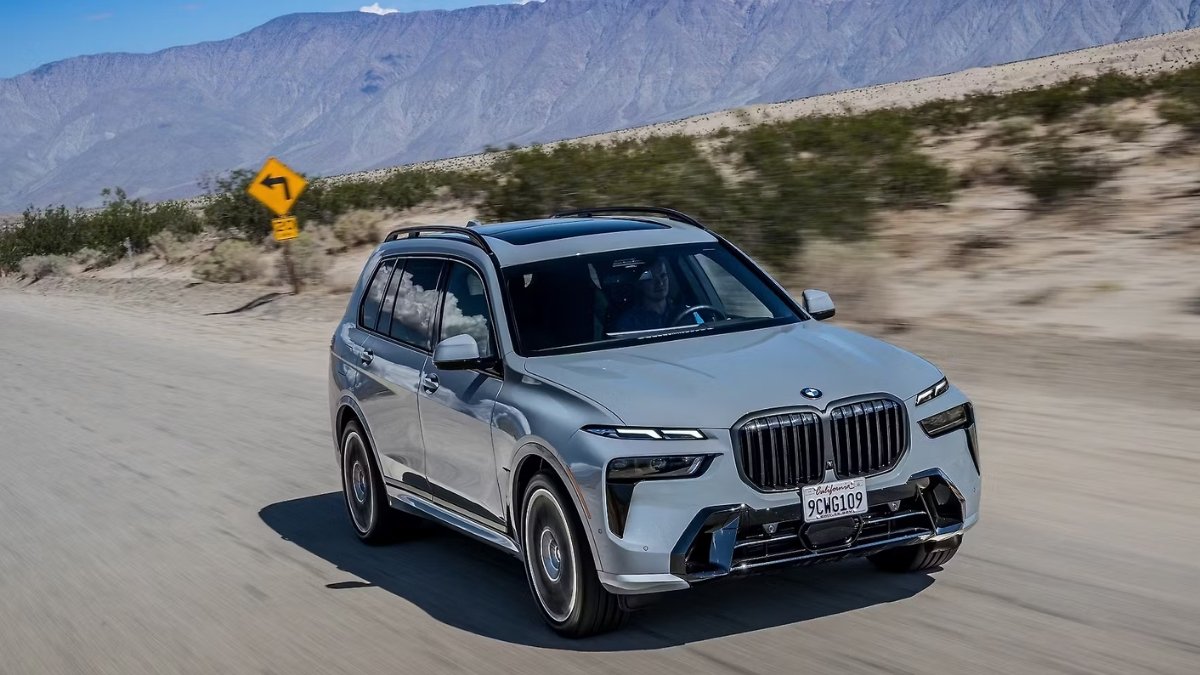 BMW X7: कीमत 1.27 करोड़, 21 इंच अलॉय व्हील्स और 245kmph टॉप स्पीड के साथ