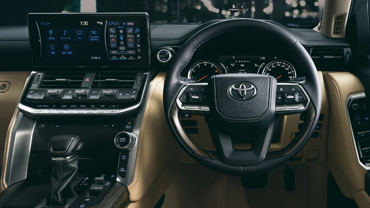 Toyota Land Cruiser 300: 2.10 करोड़ में लॉन्च मिले 4-Zone AC, Sunroof, और 700Nm टॉर्क वाला पॉवरफुल इंजन