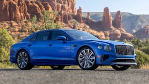 Bentley Flying Spur: लक्ज़री कार की दुनिया में नई पहचान, जानिए कीमत और खास फीचर्स