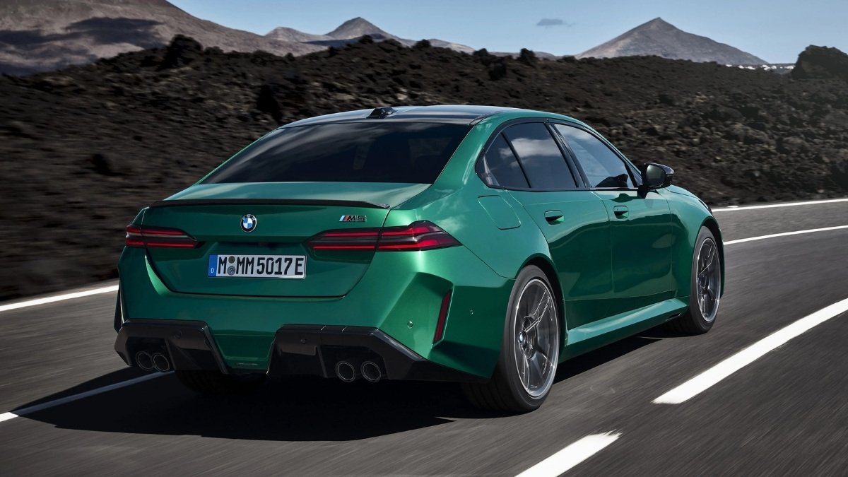 BMW M5: 1.80 करोड़ में मिले 717 bhp की पावर और 49.75 kmpl का माइलेज