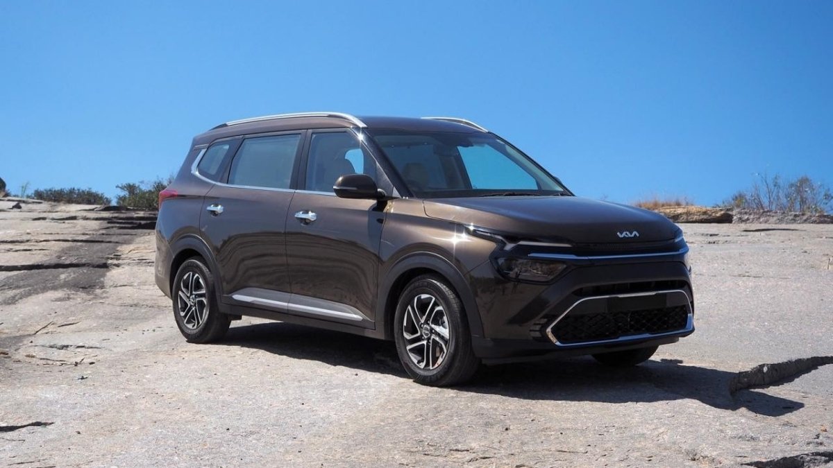 10.45 लाख की दमदार MUV, Kia Carens में मिलते हैं 7 सीट, दमदार डीज़ल इंजन और लग्जरी फीचर्स