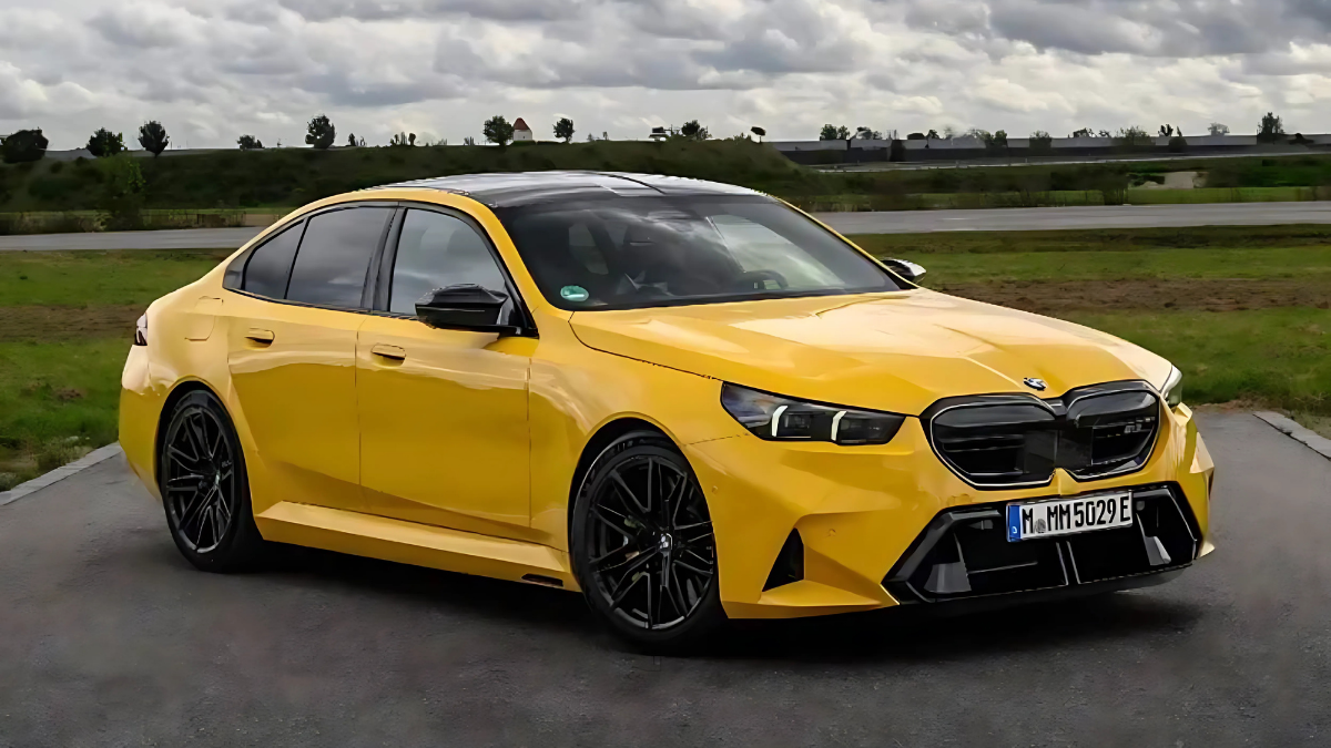 BMW M5: 1.80 करोड़ में मिले 717 bhp की पावर और 49.75 kmpl का माइलेज