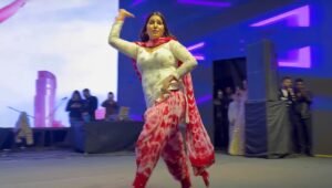 Haryanvi Song: Sapna Choudhary के ठुमकों से गूंज उठा मंच हरियाणवी गाने ‘गदर’ ने मचाई सनसनी