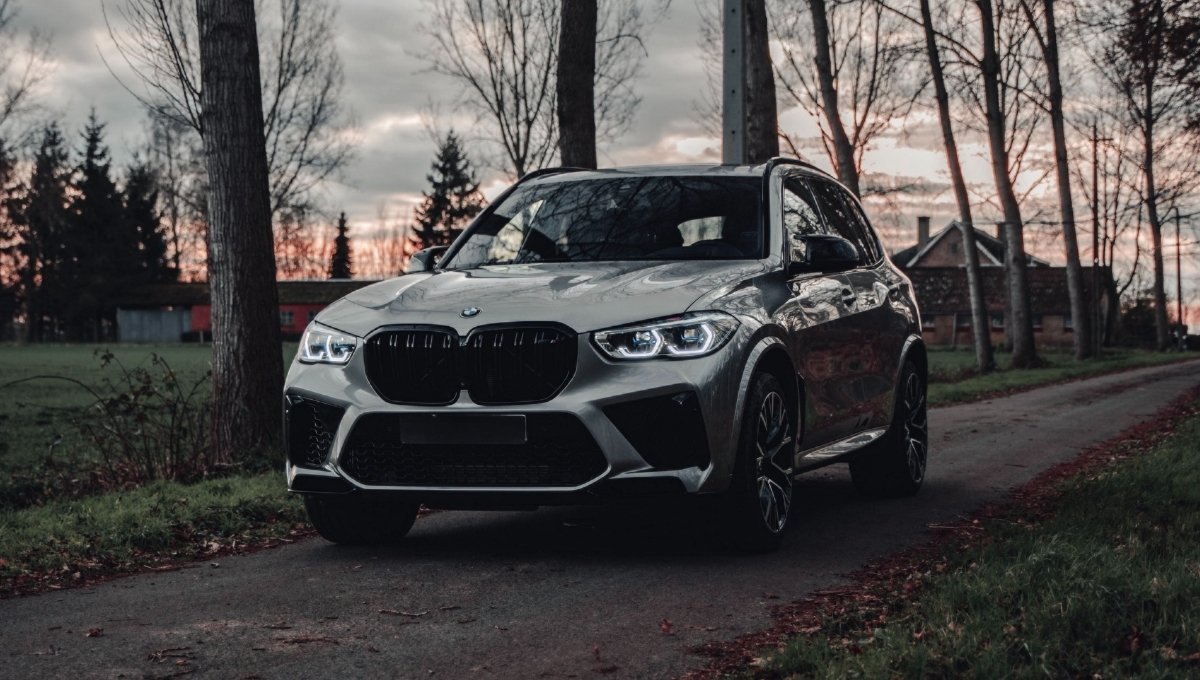 BMW X5: ₹96.00 लाख में दमदार 281 BHP इंजन और 12kmpl माइलेज के साथ आई