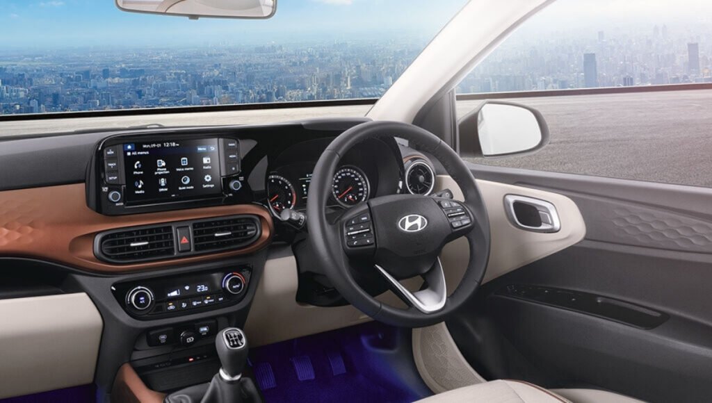 6.44 लाख की Hyundai Aura: 22 km/kg माइलेज और लग्ज़री फीचर्स से भरपूर