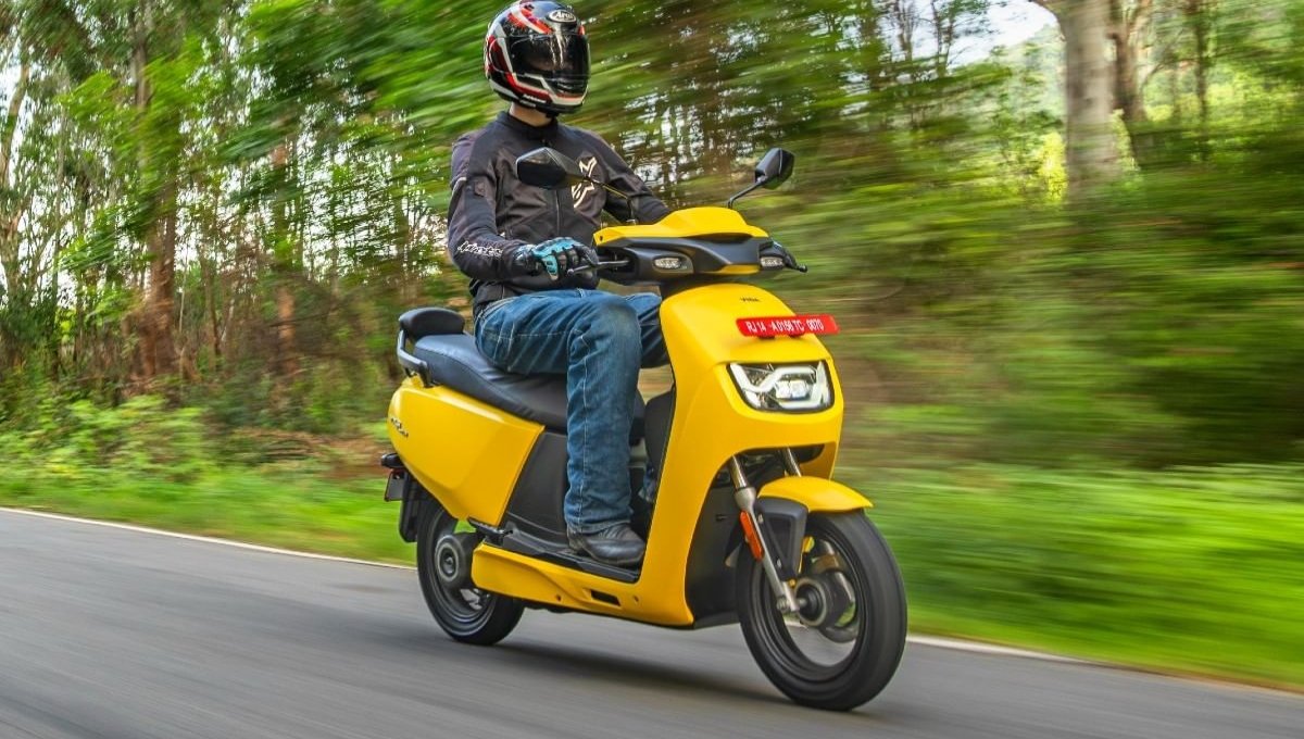 VIDA VX2 स्कूटर: सिर्फ 90 हजार में 3.5 घंटे में फुल चार्ज और 33 लीटर स्टोरेज
