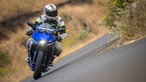 Yamaha R15 V4: नई कीमत 1.82 लाख, मिलेंगे स्पोर्टी लुक्स और ड्यूल ABS फीचर्स