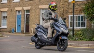 Suzuki Burgman Street 125: सिर्फ 95,000 में मिले प्रीमियम डिज़ाइन और 21.5L स्टोरेज