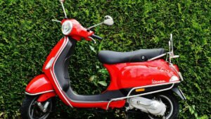 Vespa 125: 1.32 लाख में क्लासिक लुक, 9.3bhp पावर और CBS ब्रेकिंग सिस्टम