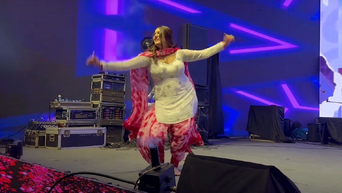 Haryanvi Song: Sapna Choudhary के ठुमकों से गूंज उठा मंच हरियाणवी गाने ‘गदर’ ने मचाई सनसनी