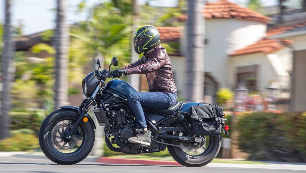 Honda Rebel 500: दमदार 471cc इंजन, डिजिटल डिस्प्ले और LED लाइट्स के साथ