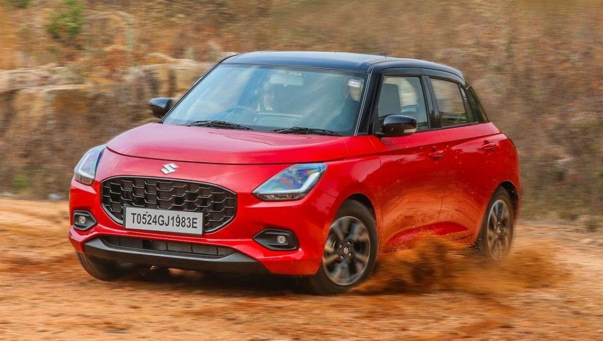 6.49 लाख में फुल फीचर्स कार Maruti Swift में 6 एयरबैग्स और 9-इंच टचस्क्रीन