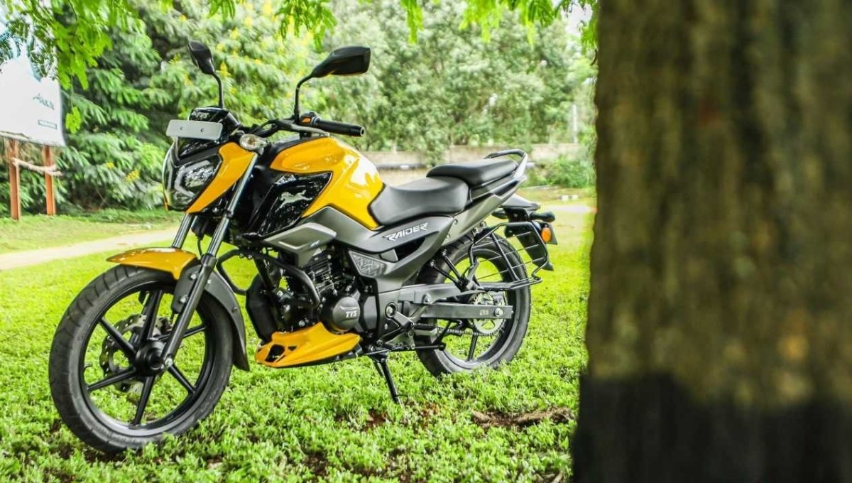 95,000 में TVS Raider 125 फुल डिजिटल मीटर, LED लाइट्स और USB चार्जिंग जैसे फीचर्स