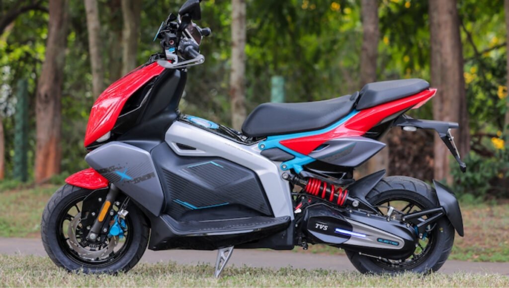 TVS X इलेक्ट्रिक स्कूटर: 2.50 लाख में मिलेगा दमदार 105 kmph टॉप स्पीड और TFT डैशबोर्ड