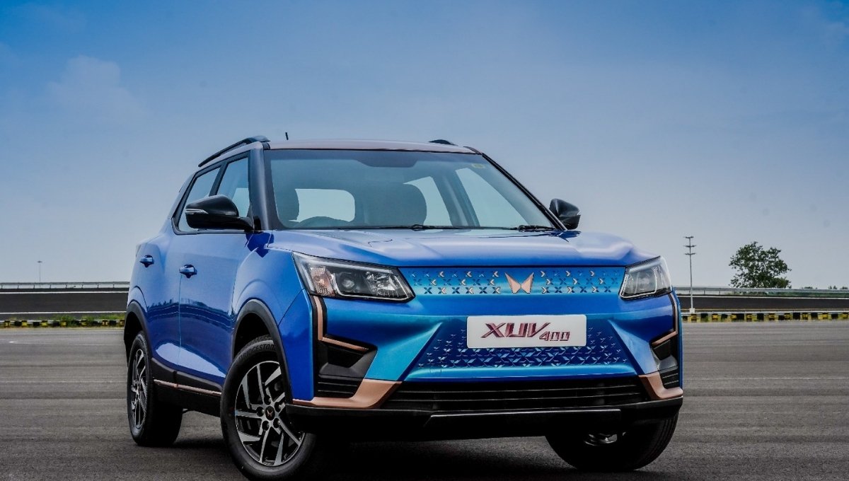नई Mahindra XUV400 EV 15.49 लाख में 456KM रेंज और दमदार फीचर्स के साथ