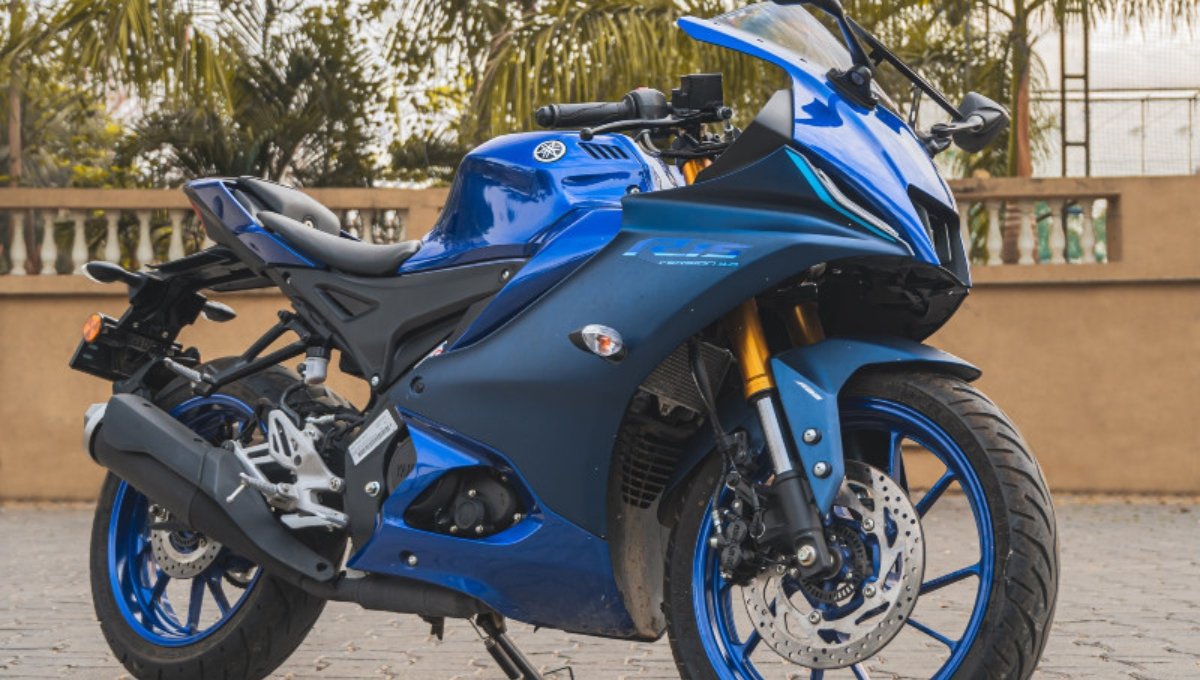 सिर्फ 1.83 लाख में मिलेगी Yamaha R15 V4, 155cc पावरफुल इंजन और LED लाइट्स के साथ