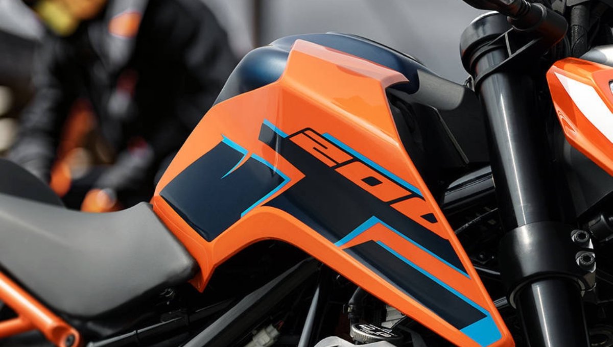 KTM 200 Duke: में 199.5cc पावर और 2 साल की वारंटी, कीमत 1.96 लाख से शुरू