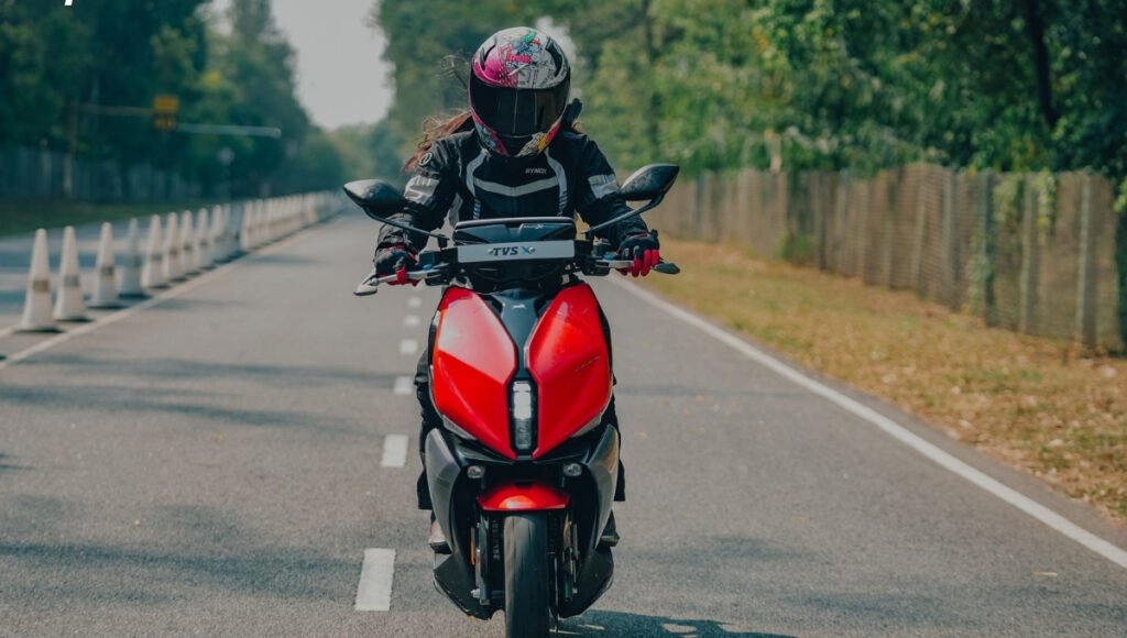 TVS X इलेक्ट्रिक स्कूटर: 2.50 लाख में मिलेगा दमदार 105 kmph टॉप स्पीड और TFT डैशबोर्ड