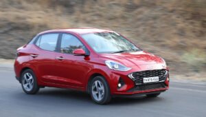 6.44 लाख की Hyundai Aura: 22 km/kg माइलेज और लग्ज़री फीचर्स से भरपूर