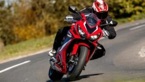 Honda CBR650R: में है 649cc का पावरफुल इंजन, कीमत 9.34 लाख से शुरू