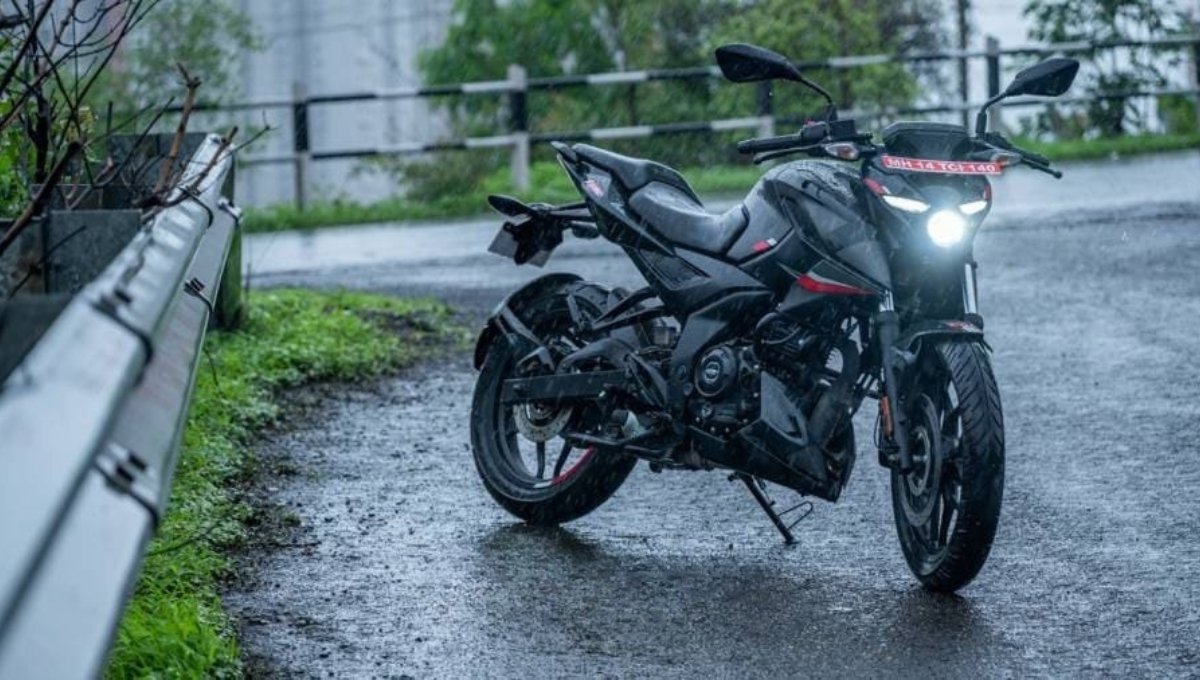 Bajaj Pulsar N160: 1.31 लाख में ABS ब्रेकिंग और स्टाइलिश लुक से बनेगी युवाओं की फेवरेट